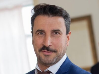 Erik about talk to woman online