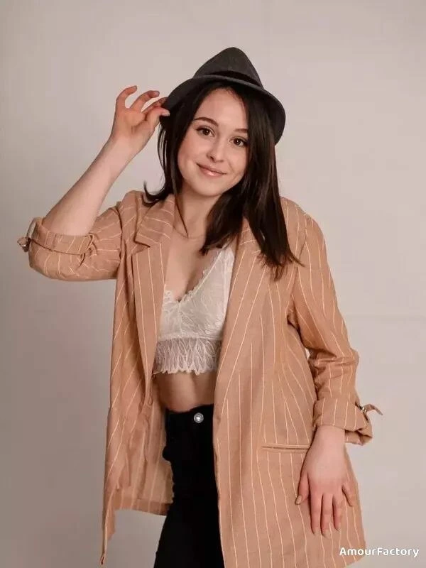 Sintiya, 20